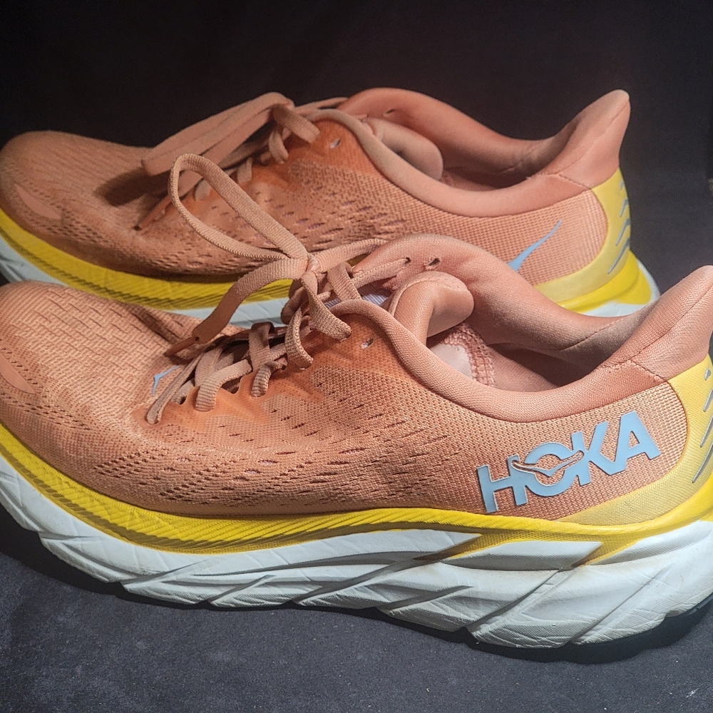 Pre-owned pair of Hoka One One Clifton 8 running shoes in Womens size 8.5 B (US)